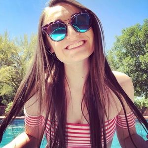 Meet your Posher, Monique